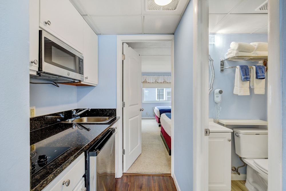 Suite 211 photo 3