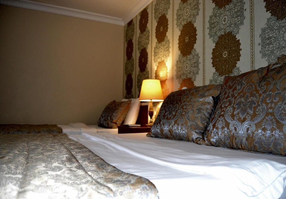 Deluxe Triple Room, City View photo 1