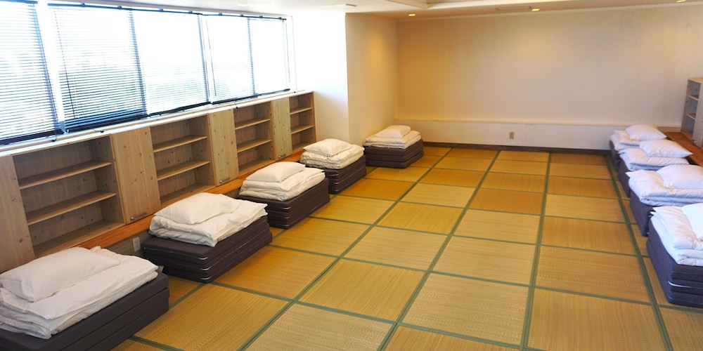 [Top floor Sky Room] Exclusive Ground Floor Rental with Shower Room, Shared Toilet , Non Smoking