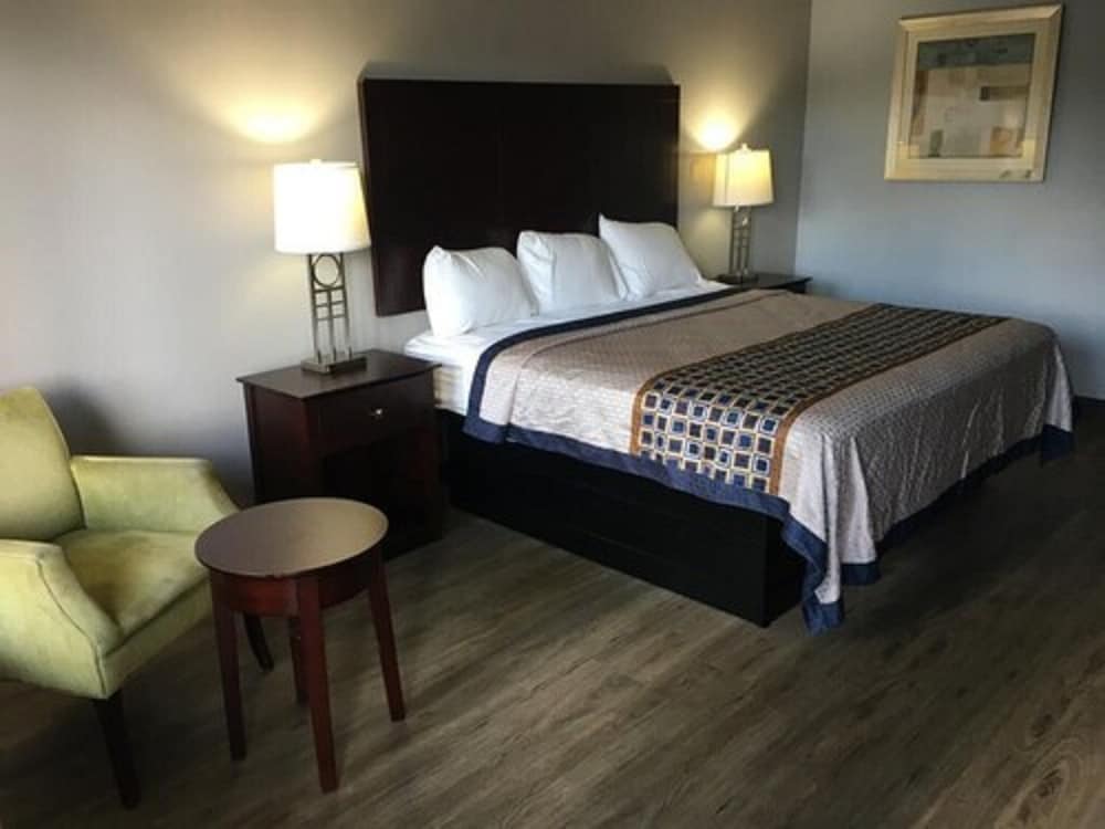 Standard Room, 1 King Bed photo 1