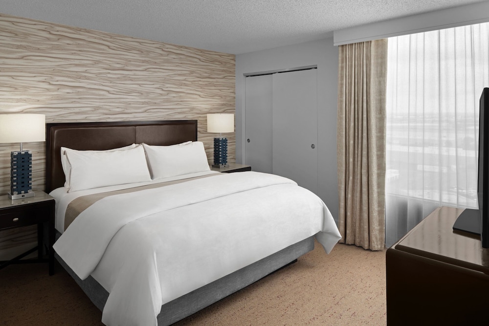 Club Suite, 1 King Bed with Sofa bed, photo 6