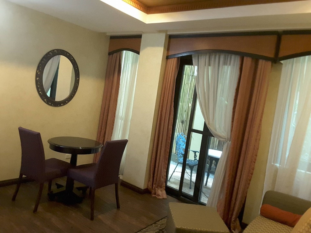 Executive Room - Photo 9