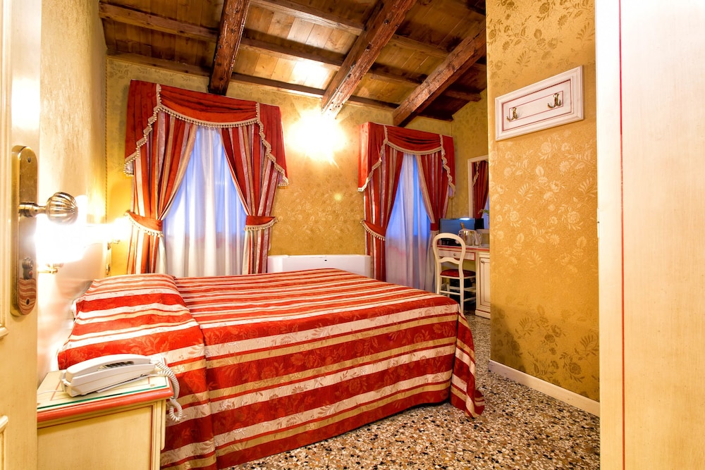 Superior Triple Room photo 2