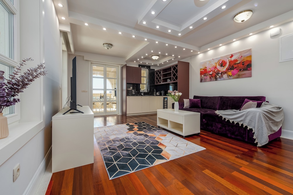 Deluxe Apartment, Partial Sea View