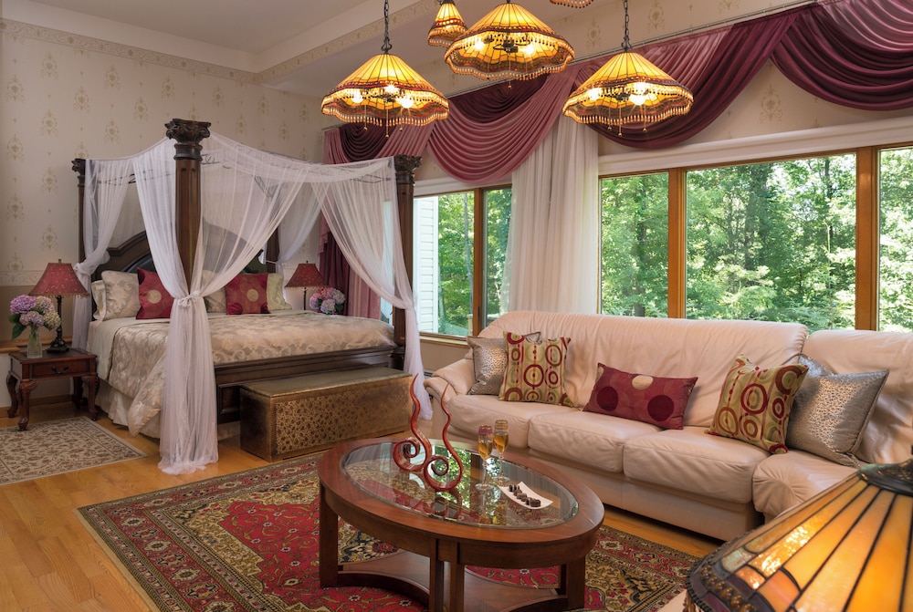 Tiffany Suite photo 1
