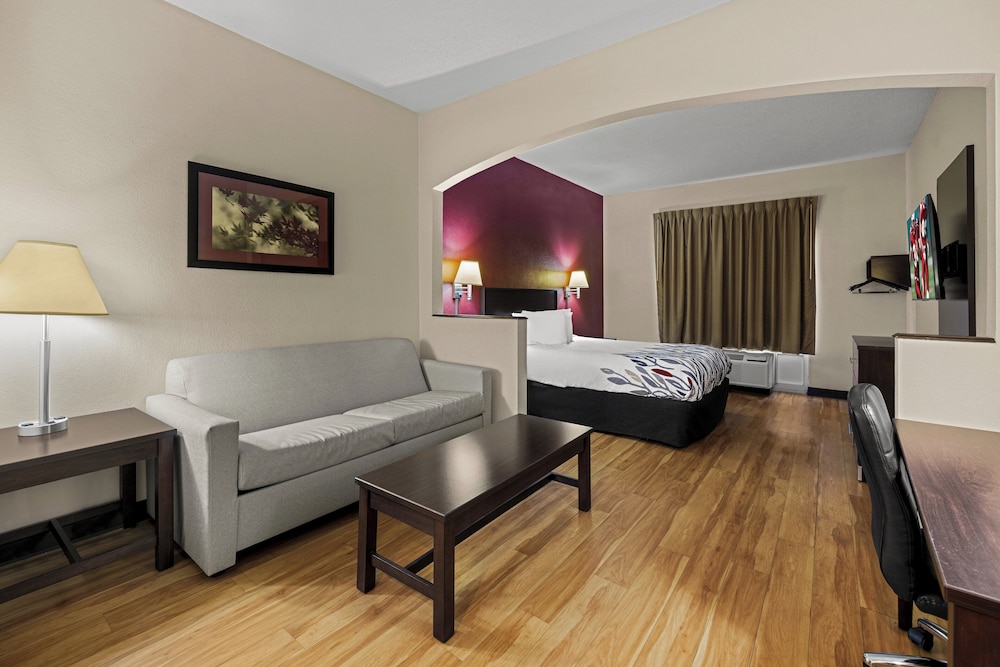 Suite, 1 Queen Bed, Accessible, Non Smoking (Roll-In Shower) - Photo 2