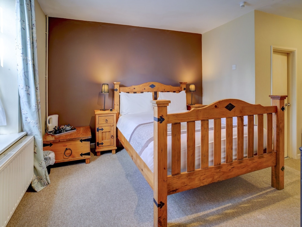 Double Room, 1 King Bed, Ensuite photo 2