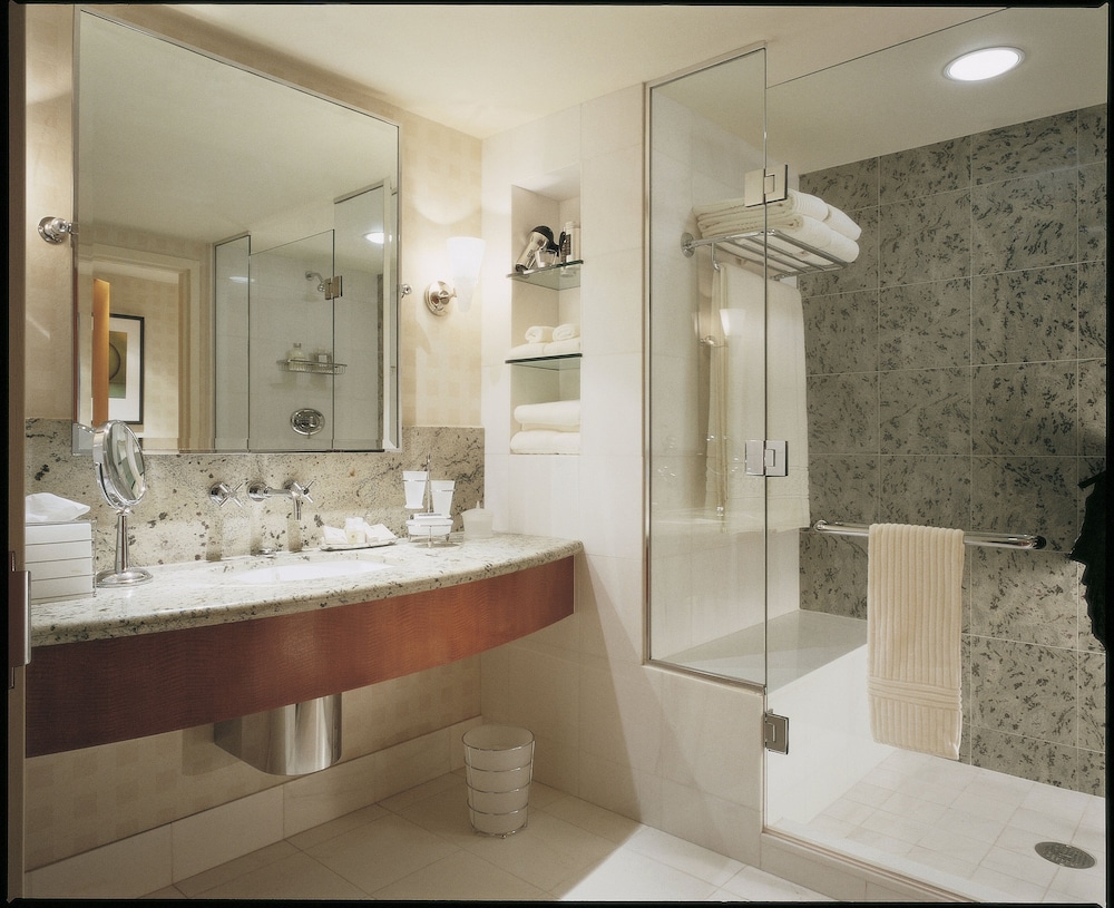 Standard Room, 2 Queen Beds (Lower Floor) - Photo 5