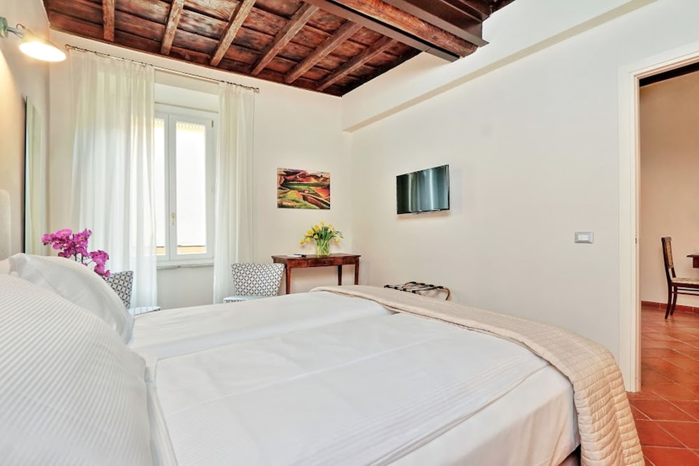 Family Apartment, 1 Bedroom, Kitchenette, City View photo 2