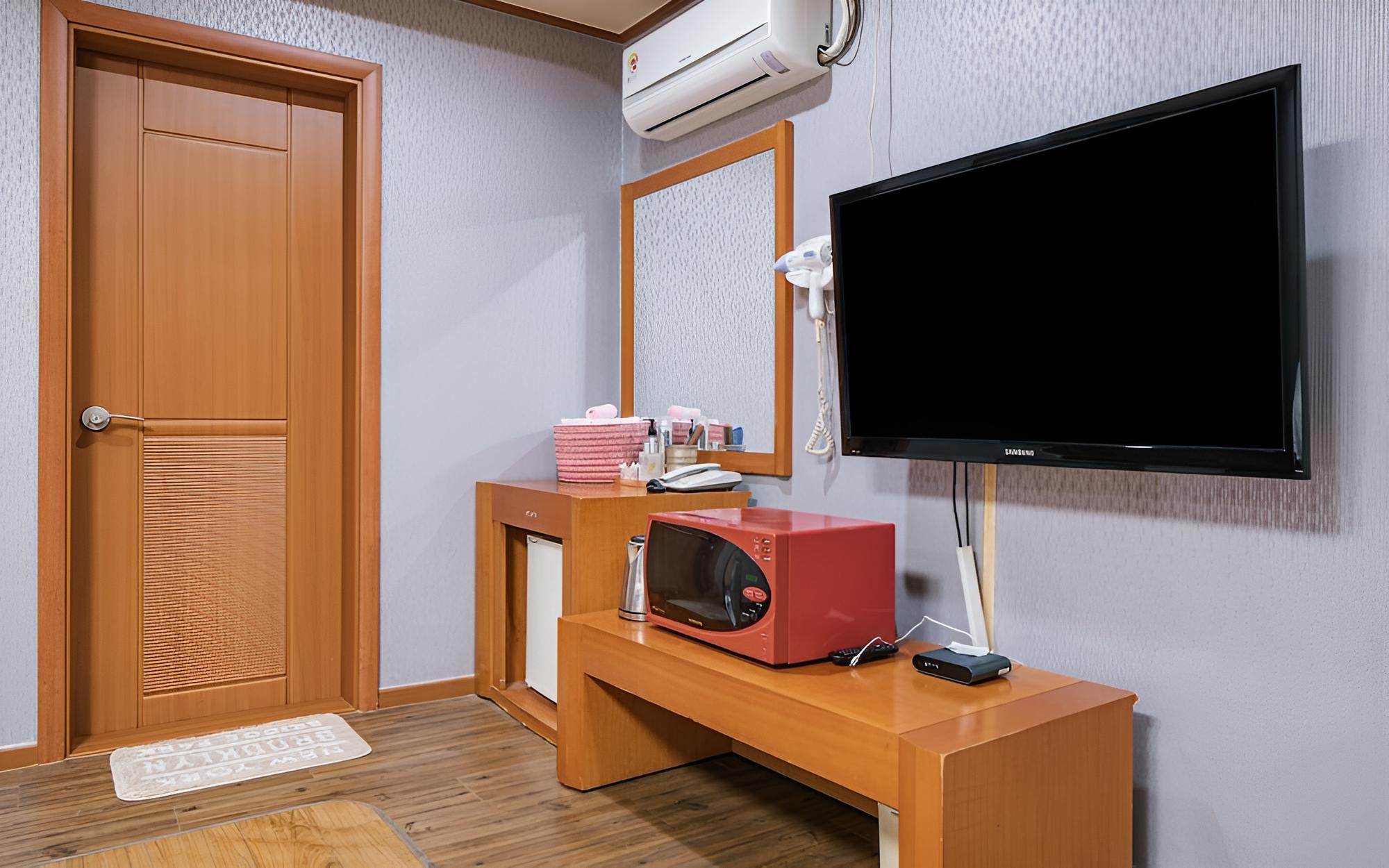 Room (Family Room A (Double + Double + Ondo) - Photo 4