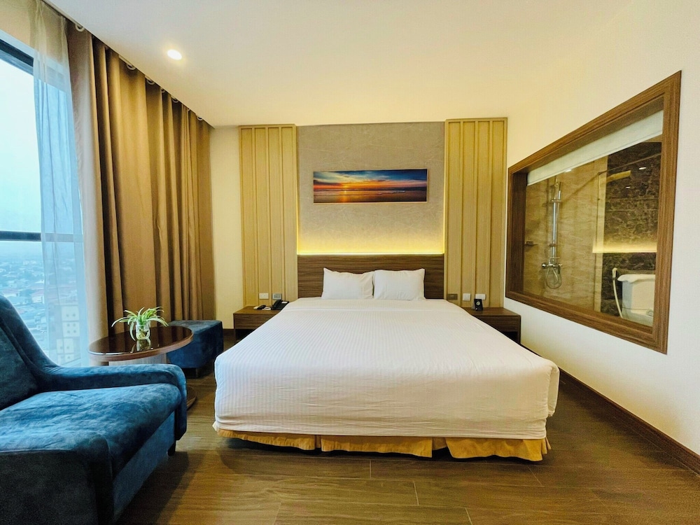 Deluxe Double Room, 1 King Bed photo 3