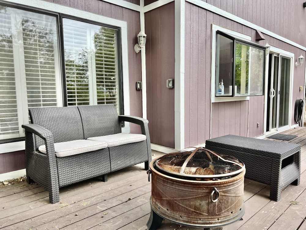 DT Reno - 4BR Home w Patio BBQ Grill Games Room, Photo 17