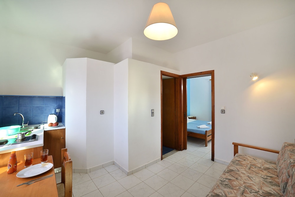 Basic Triple Room photo 1