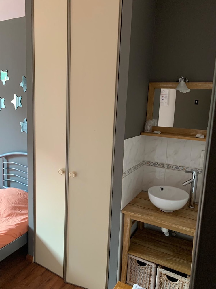 Triple Room, Shared Bathroom photo 3