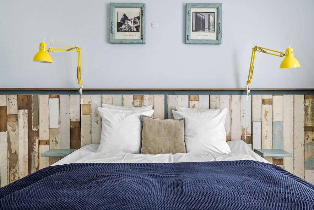 Business Room, 1 King Bed, Bathtub, River View - Photo 6