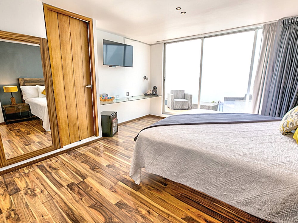 Luxury Room, 1 King Bed, Terrace photo 1