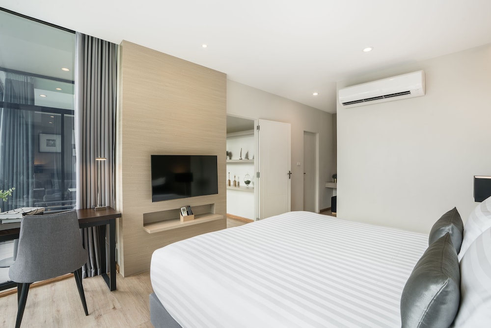 Grand Suite Room with Kitchenette - Photo 6