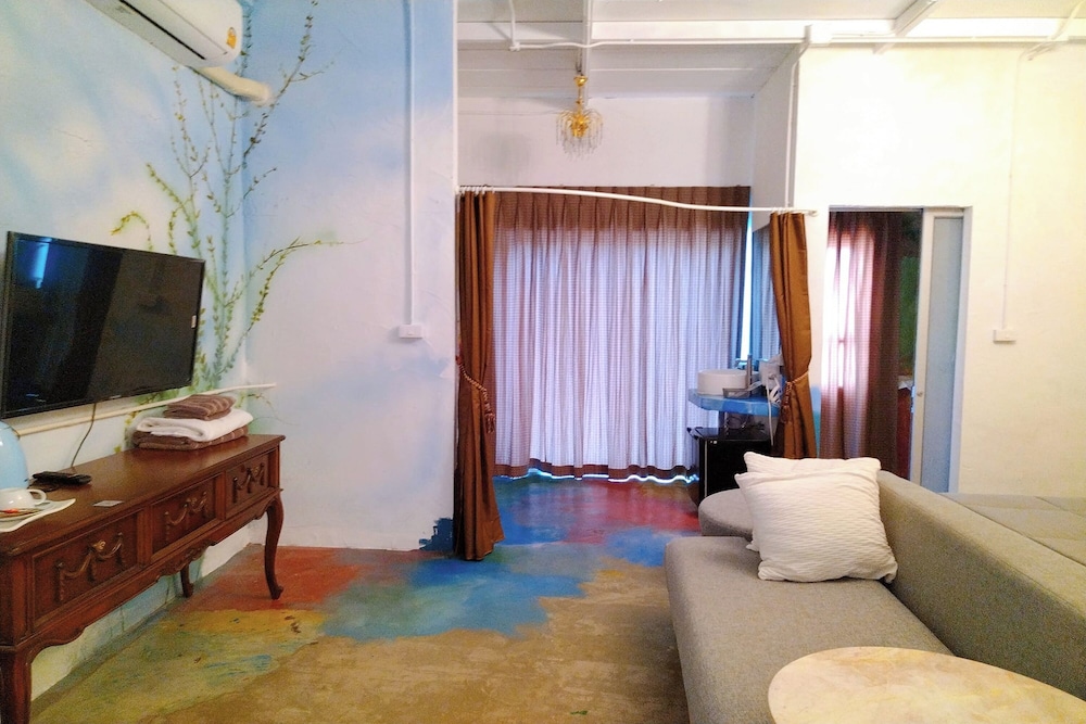 Deluxe Room - Photo 16