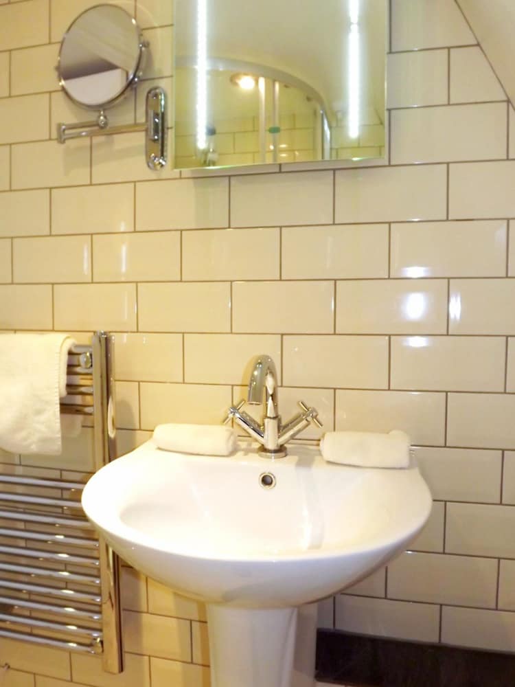 Deluxe Twin Room - Photo 8