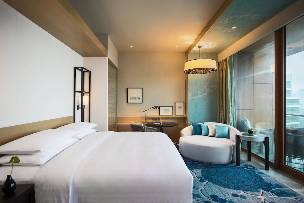 Room, 1 King Bed, Balcony, Lake View (Balcony) photo 1