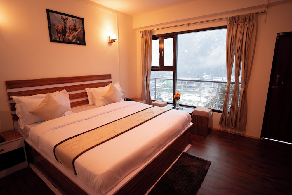 Deluxe Room, Balcony, Mountain View