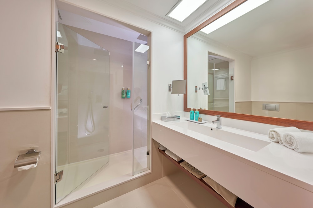 Double or Twin Room, Partial Sea View thumbnail 5