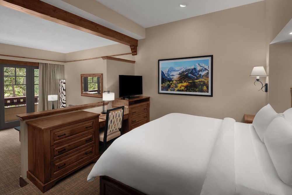 Executive Suite, 1 King Bed, Balcony - Photo 1