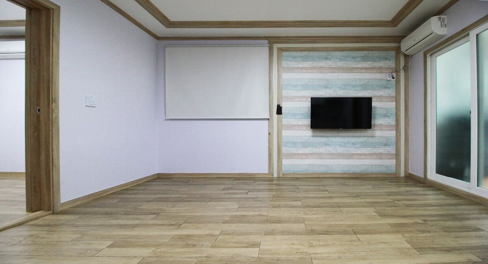 A8 1.5room (Room 1 + Living Area + Bathroom 2) photo 2