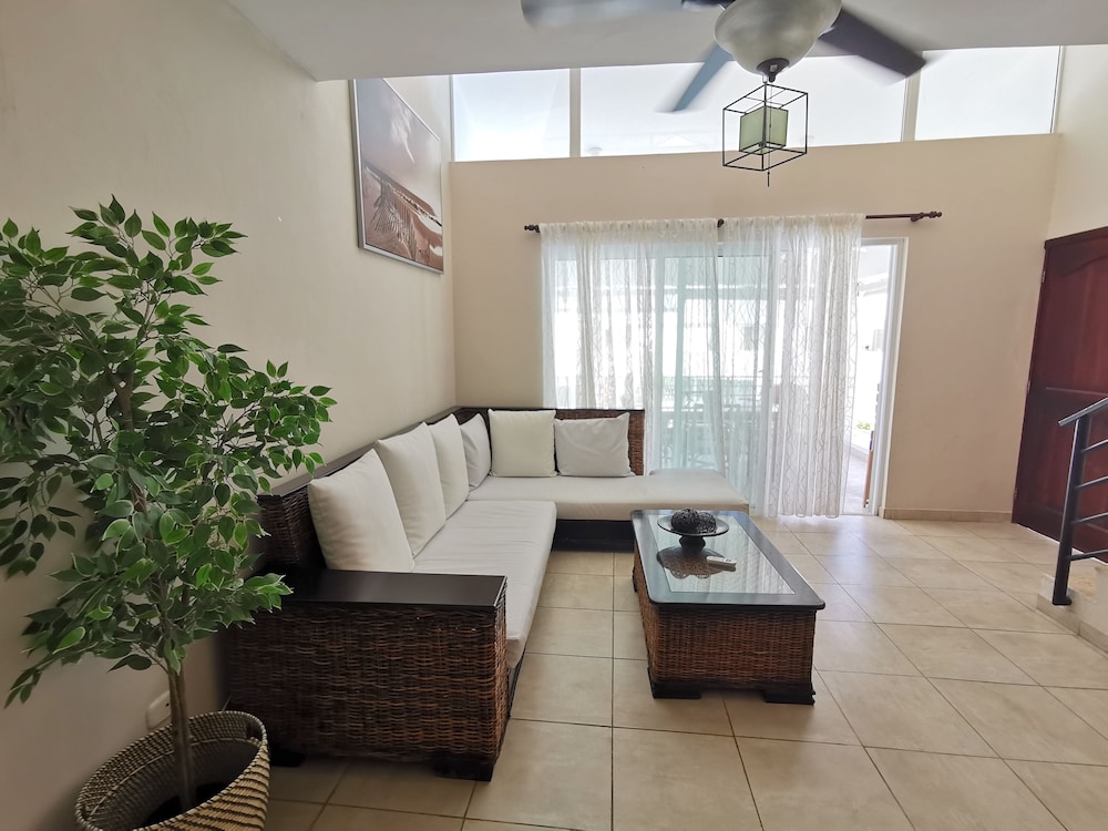 Royal Condo, 2 Bedrooms, Pool View, Poolside photo 2