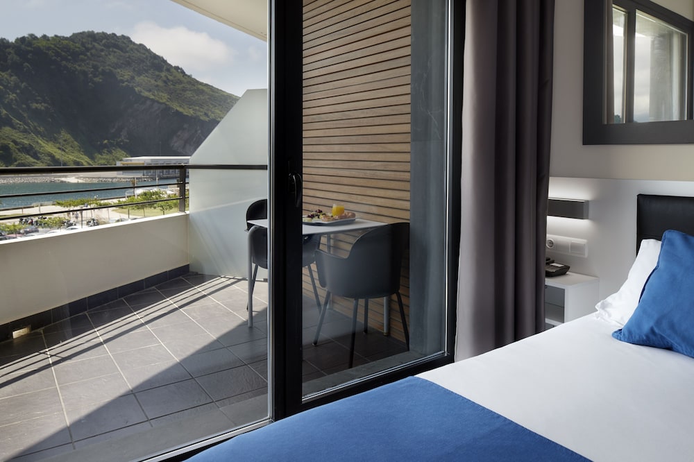Double Room (Petite, 90 mins free spa access) photo 2