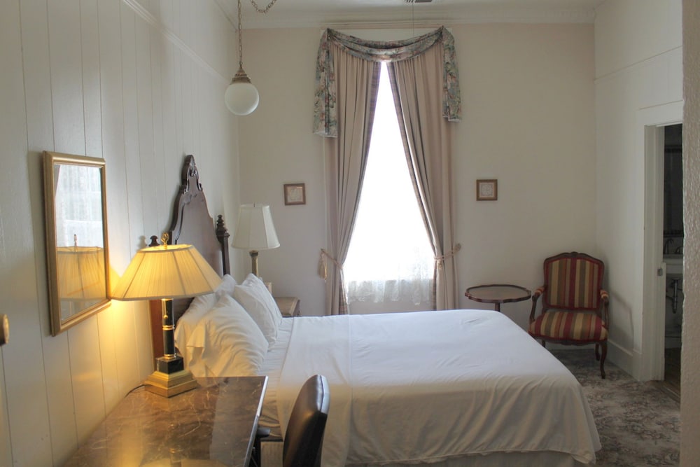 Standard Single Room, 1 Queen Bed