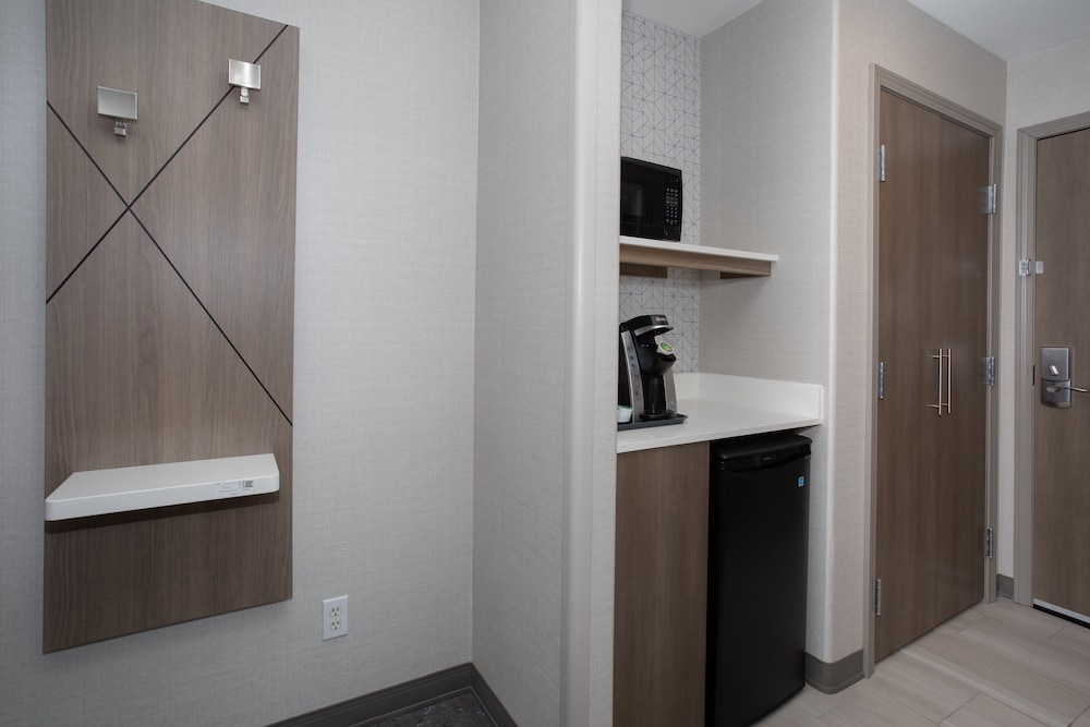 Standard Room, 2 Queen Beds, Accessible - Photo 4