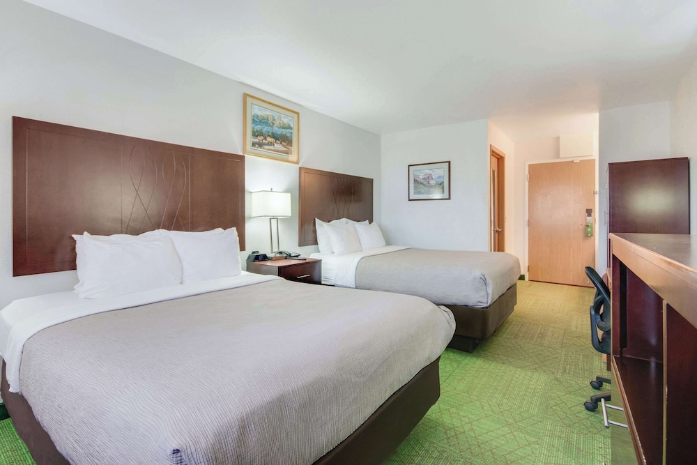 Standard Room, 2 Queen Beds, Non Smoking - Photo 2