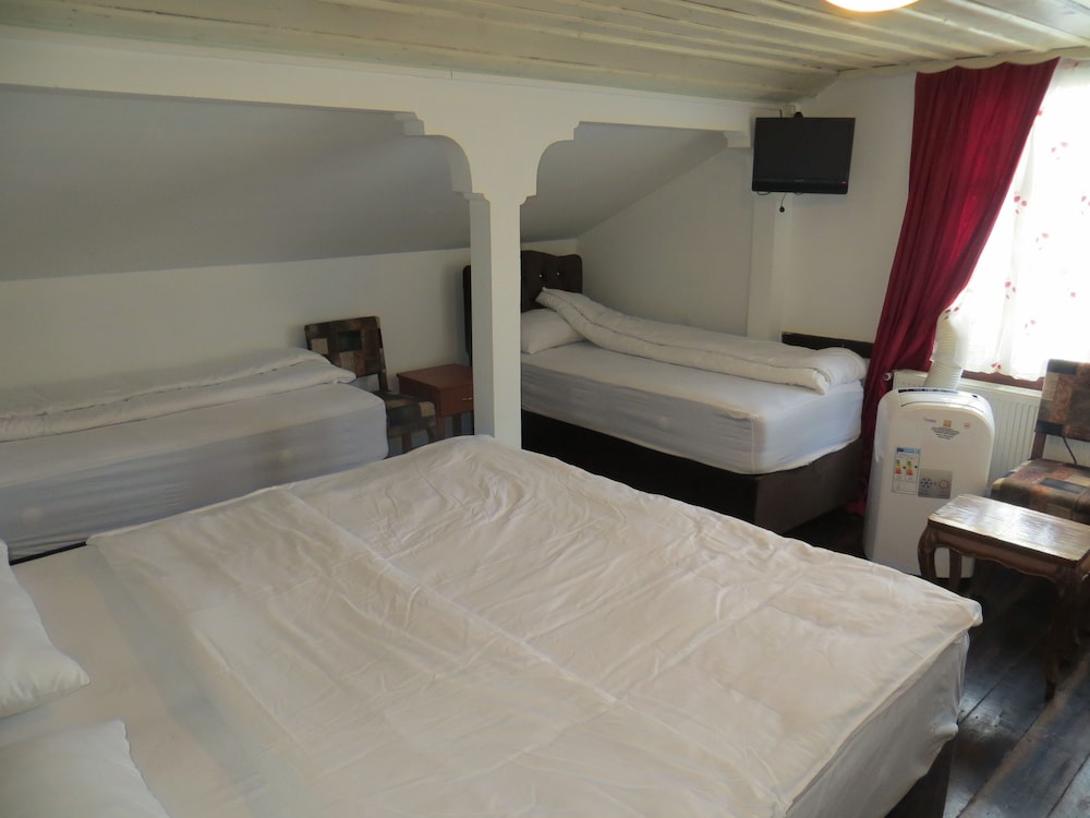 Loft Quadruple Room (Annex)
