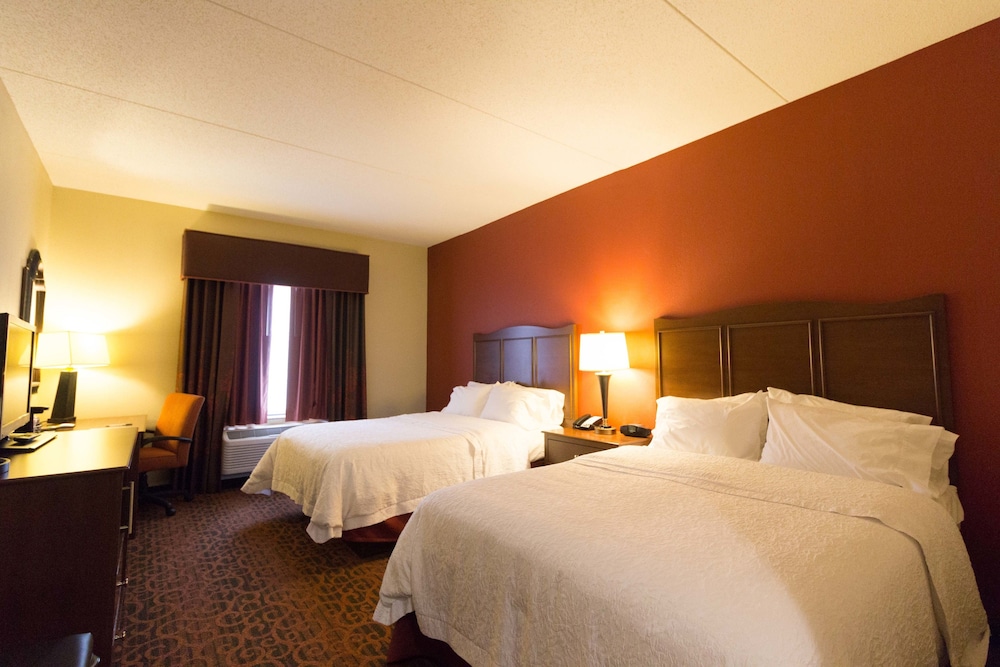 Room, 2 Queen Beds, Accessible, Bathtub - Photo 2