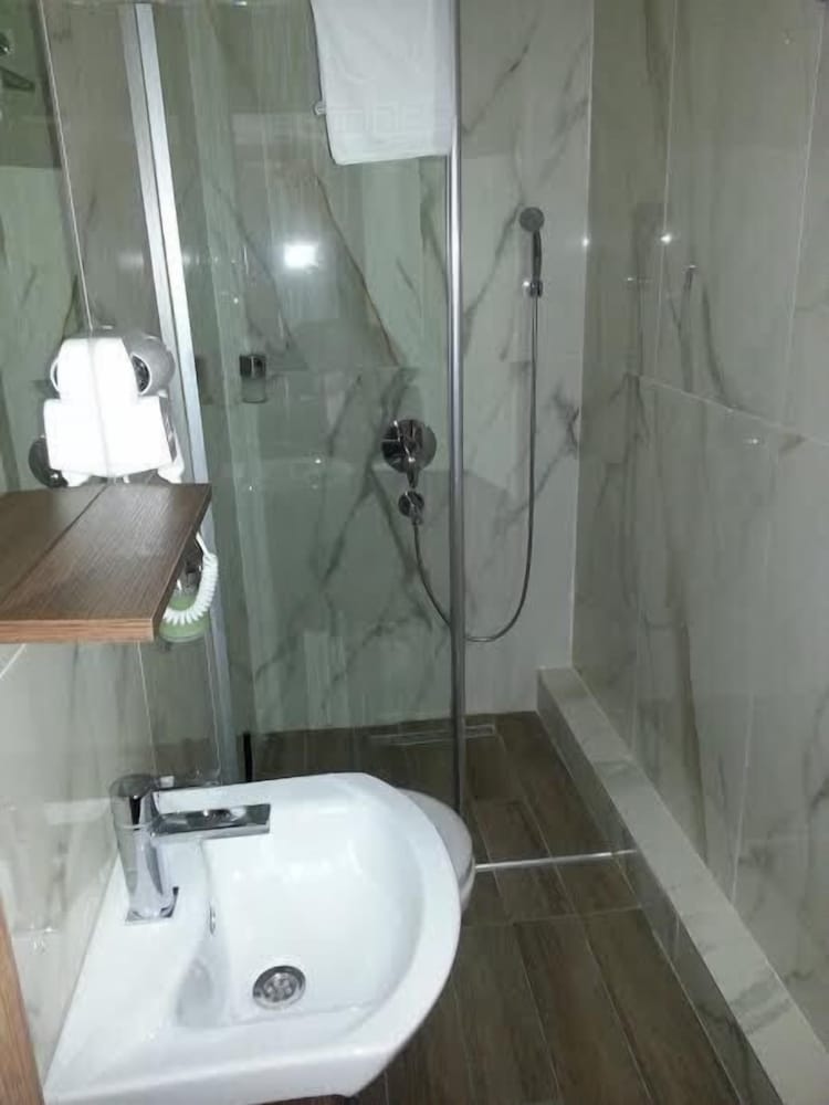 Deluxe Double Room, Pool Access photo 3