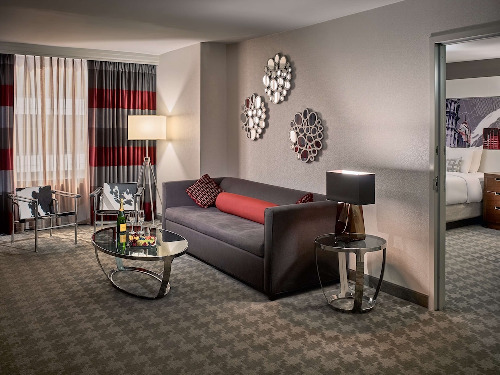 Room, 1 King Bed, Accessible - Photo 5
