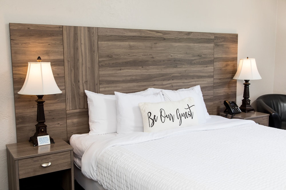 Single Room, 1 King Bed, Accessible