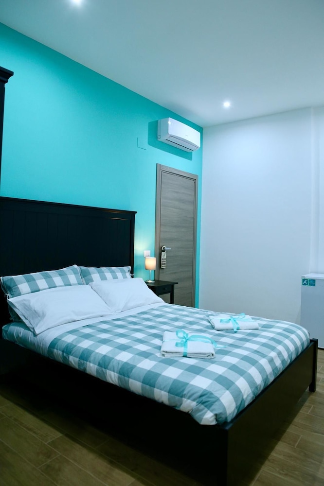 Deluxe Double Room, Bathtub