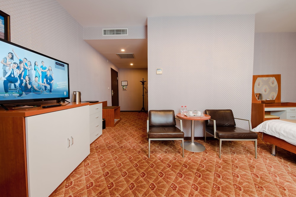 Semi Lux Room