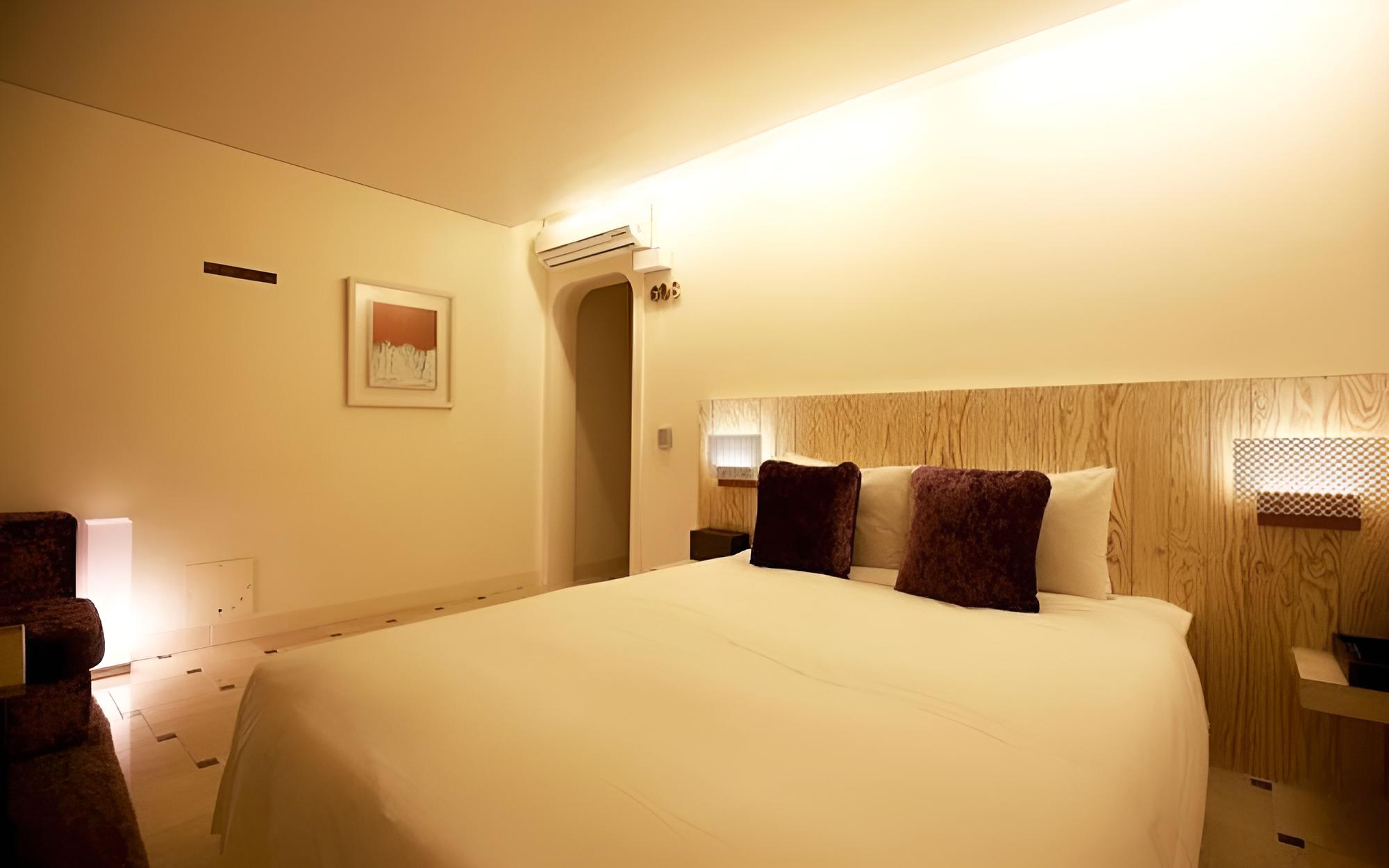 Room (VIP Royal Suite B (Netflix Disney+ Yo) photo 3