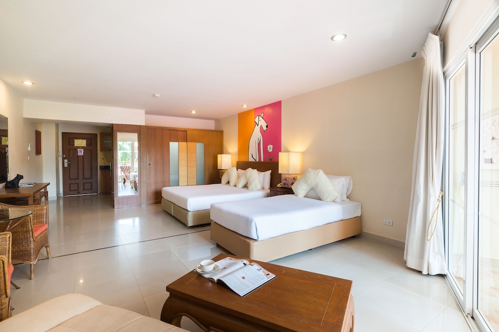 Deluxe Family Room-Pet Friendly - Photo 9