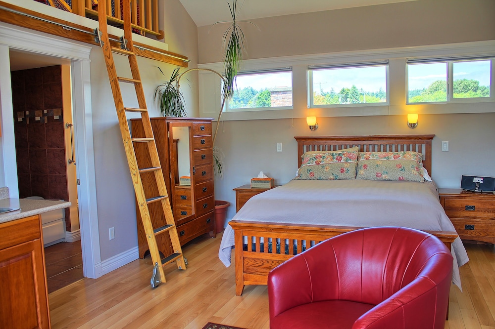 Luxury Suite, Multiple Beds, Kitchenette, Lagoon View photo 2