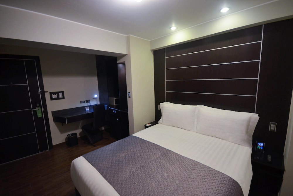 Standard Room, 1 Queen Bed photo 1