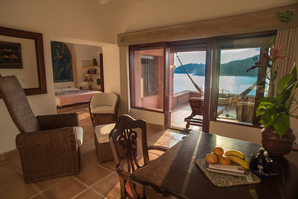 Oceanfront Deluxe Grand Suite - Photo 9