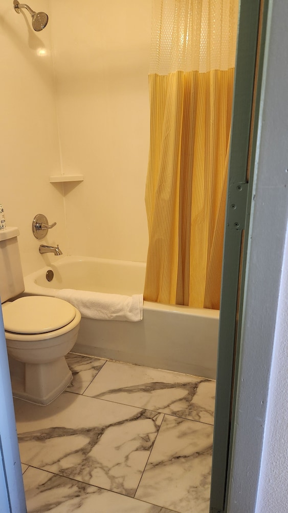 Room, 1 King Bed, Non Smoking (Remodeled) - Photo 4