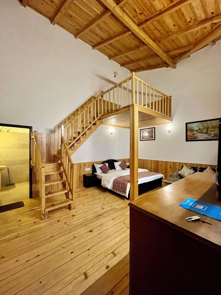Luxury Duplex, Valley View