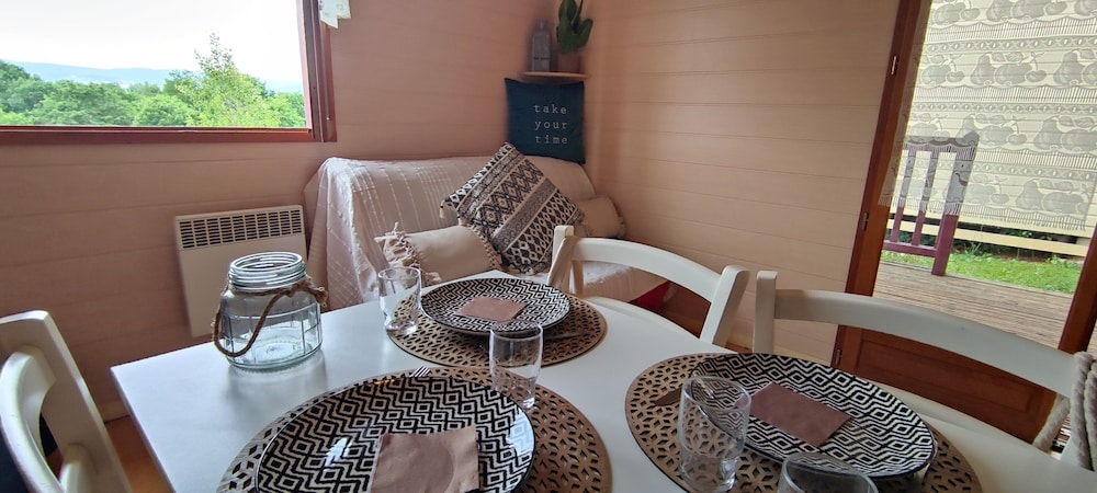 Traditional Chalet, 2 Bedrooms photo 2