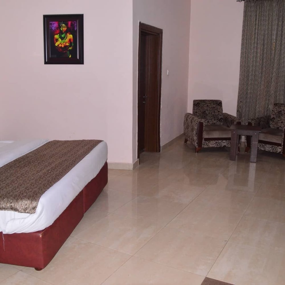Residency Suite photo 3