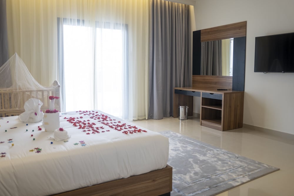 Executive Suite - Photo 1